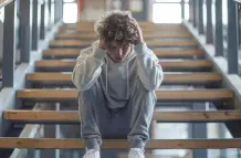 Casi 70 % de jóvenes en México vive bajo estrés financiero