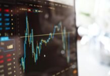 Bolsa Mexicana cierra con resultados mixtos en medio de cautela global