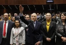 Alejandro Gertz Manero rinde protesta como embajador de México en Reino Unido en un nombramiento polémico