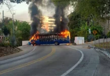 Narcobloqueos paralizan carreteras en Jalisco y Michoacán tras operativo