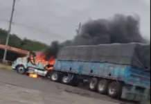 Camión incendiado bloquea carretera federal en Álamo Temapache Veracruz