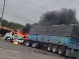 Camión incendiado bloquea carretera federal en Álamo Temapache Veracruz