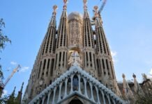 Sagrada Familia de Barcelona alcanza su altura máxima tras 144 años y se convierte en la iglesia más alta del mundo