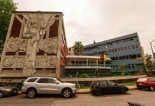 Veracruz: Desplome en foto de egresados de derecho de la UV deja 18 lesionados y activa protocolos de emergencia