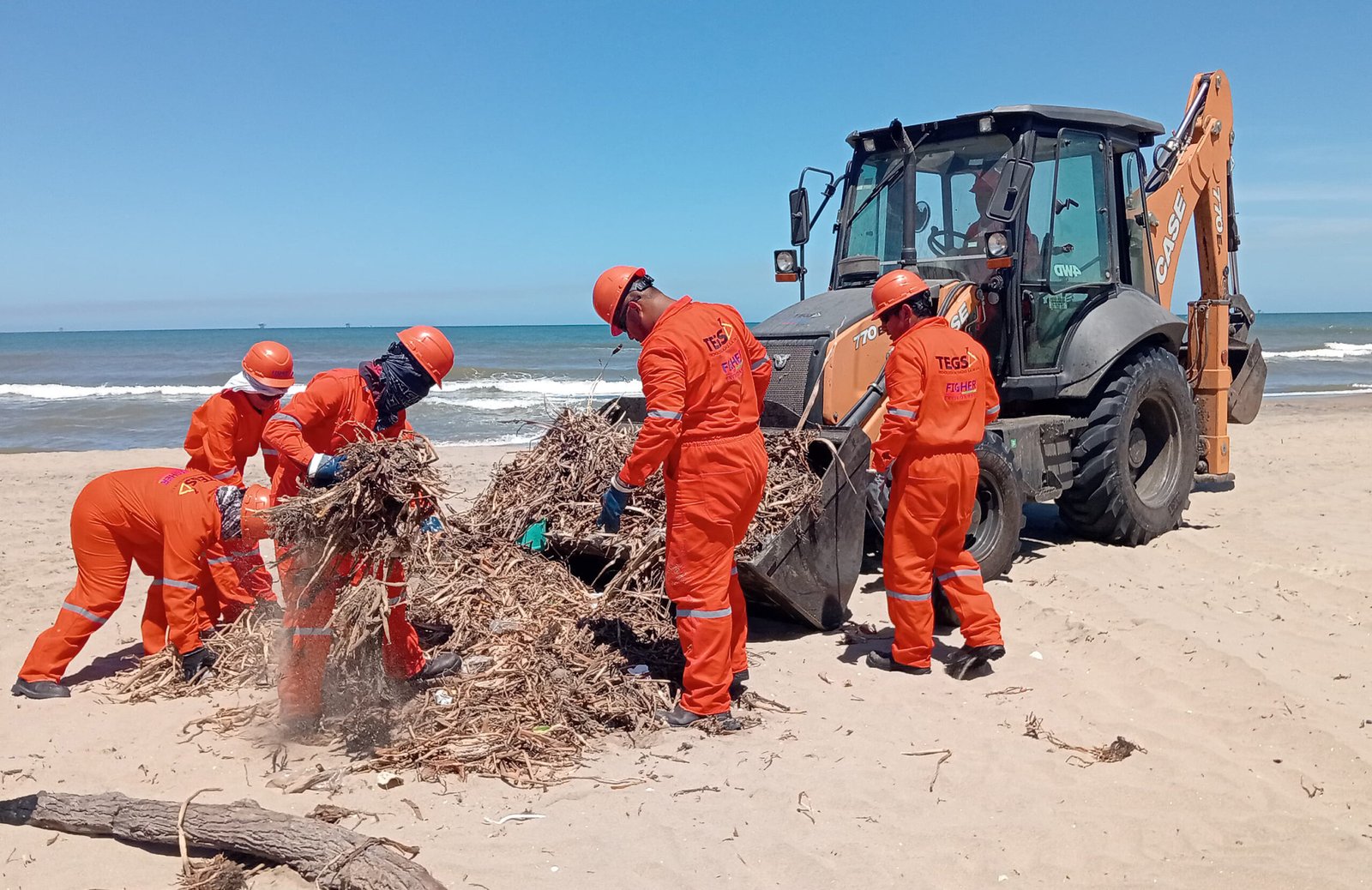 Derrame de hidrocarburo en Veracruz y Tabasco: recolectan más de 94 toneladas en playas del Golfo México termina la contención e la inicia limpieza del derrame de crudo en golfo de México