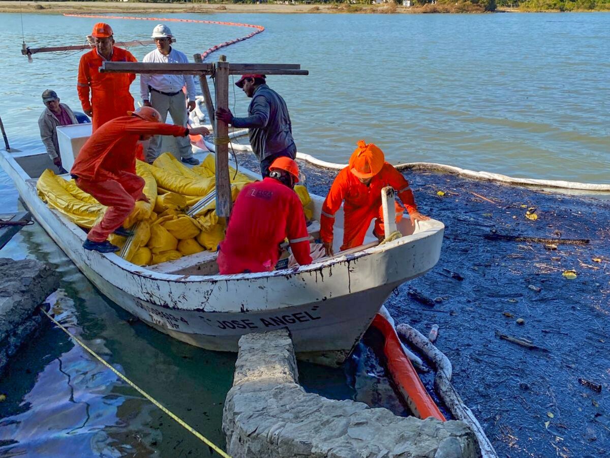 FGR abre investigación penal por derrame en Veracruz y Tabasco que afectó más de 230 km de costa UOPHS6YJZJADZG2GXPT6ATS66E