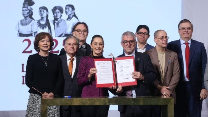 presidenta-firmo-convenio-centro-computo