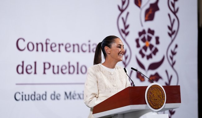 Conferencia_de_prensa_matutina_-_Palacio_Nacional_03_HC